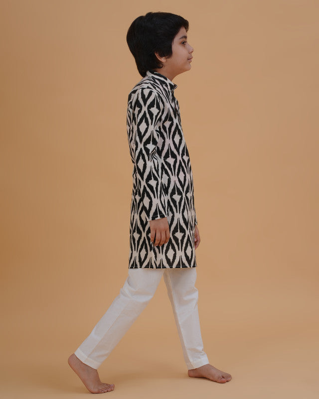 Boys Black White Ikat Style Print Cotton Kurta Pajama Set - view 2 | NEW AGE CLOTHING