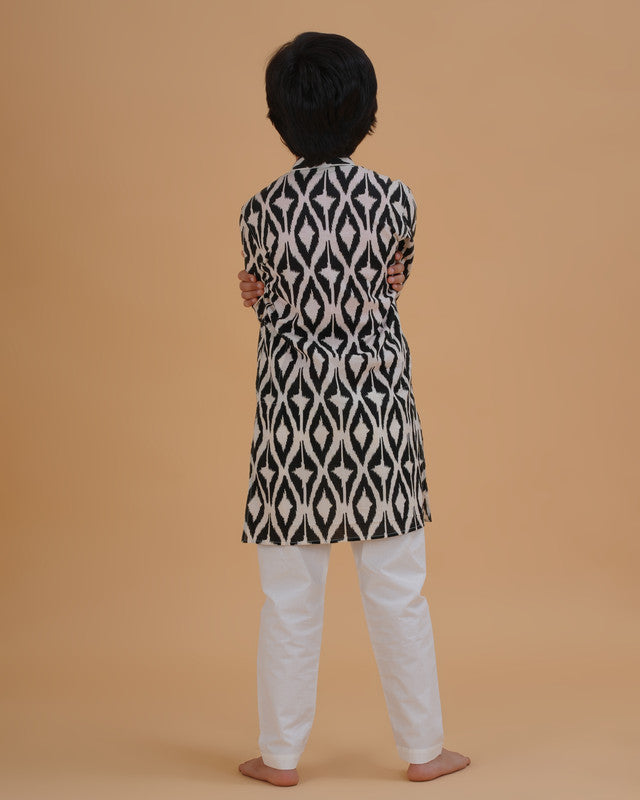 Boys Black White Ikat Style Print Cotton Kurta Pajama Set - view 3 | NEW AGE CLOTHING