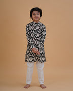 Boys Black White Ikat Style Print Cotton Kurta Pajama Set - view 4 | NEW AGE CLOTHING