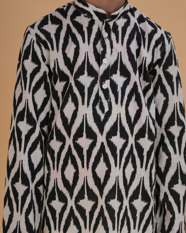 Boys Black White Ikat Style Print Cotton Kurta Pajama Set - view 5 | NEW AGE CLOTHING