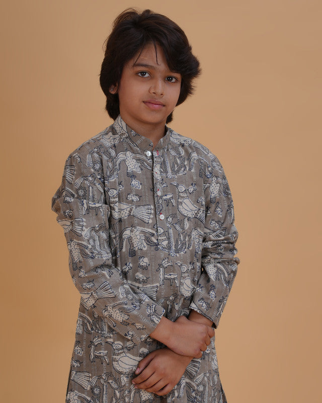 Boys Grey Vegetable Dye Bird Print Cotton Kurta Pajama Set - view 6 | NEW AGE CLOTHING